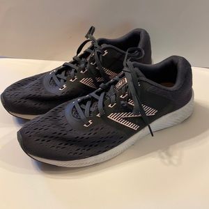 Womens new balance tennis shoes size 12